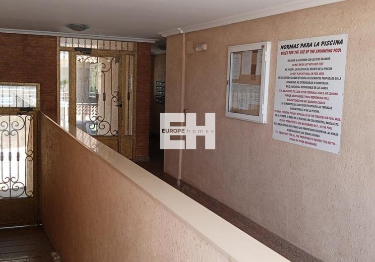Segunda mano - Apartamento  - Los Montesinos - PUEBLO CENTRO