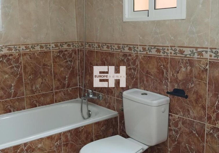 Segunda mano - Apartamento  - Los Montesinos - PUEBLO CENTRO