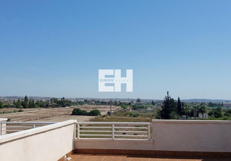 Segunda mano - Apartamento  - Los Montesinos - PUEBLO CENTRO