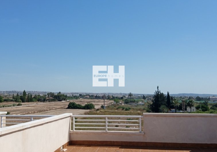Segunda mano - Apartamento  - Los Montesinos - PUEBLO CENTRO