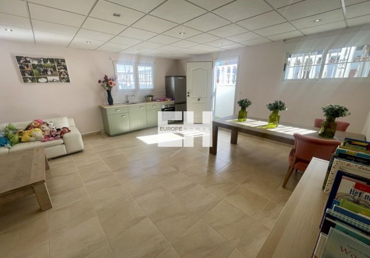 Wiederverkauf - villa - Urb. La Marina - Inland