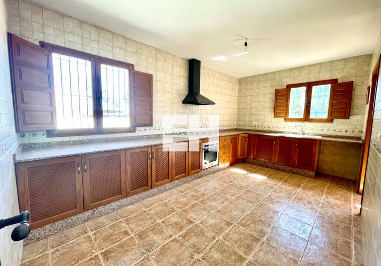 Resale - villa - Catral - Costa Blanca