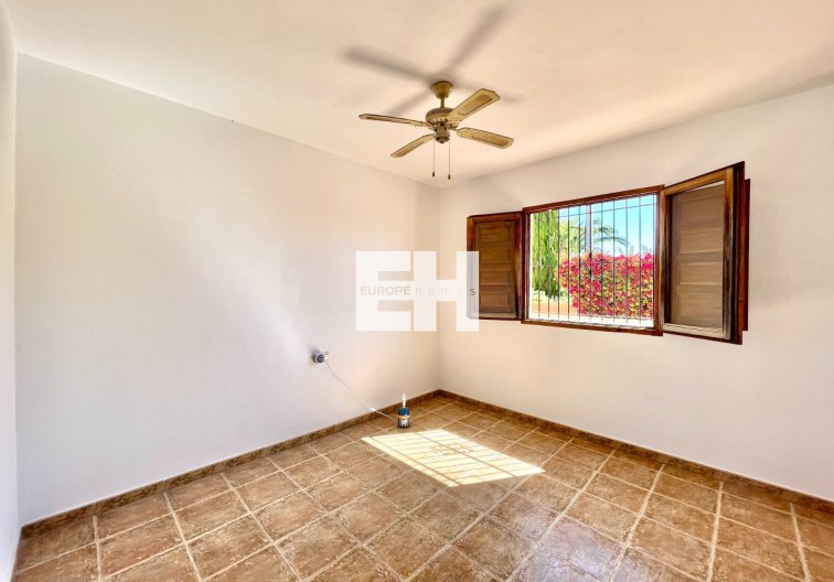 Resale - villa - Catral - Costa Blanca
