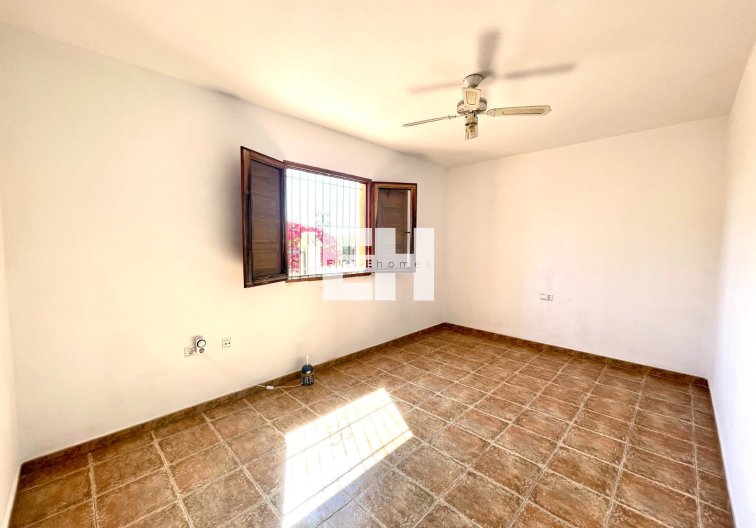 Resale - villa - Catral - Costa Blanca