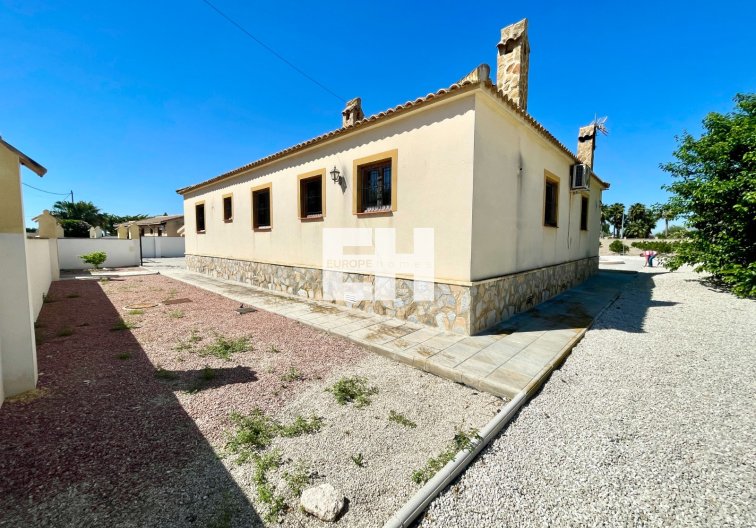 Resale - villa - Catral - Costa Blanca