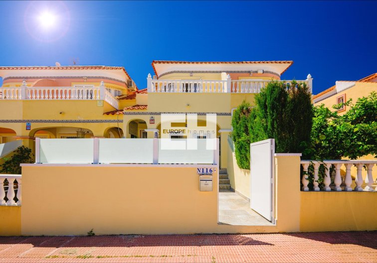 Herverkoop - town house - Orihuela Costa - Las Filipinas