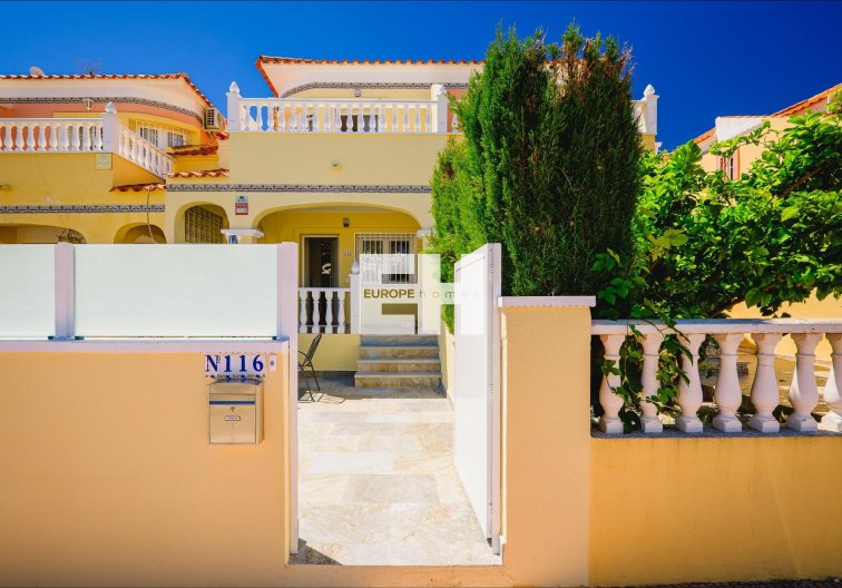 Herverkoop - town house - Orihuela Costa - Las Filipinas
