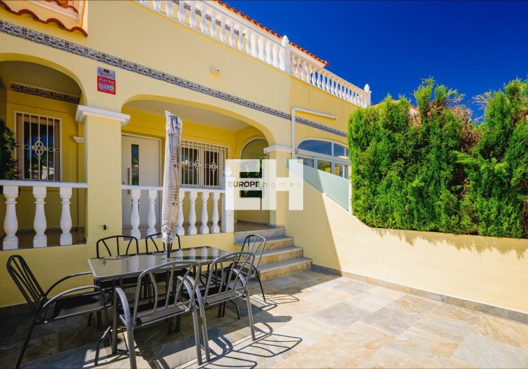 Herverkoop - town house - Orihuela Costa - Las Filipinas