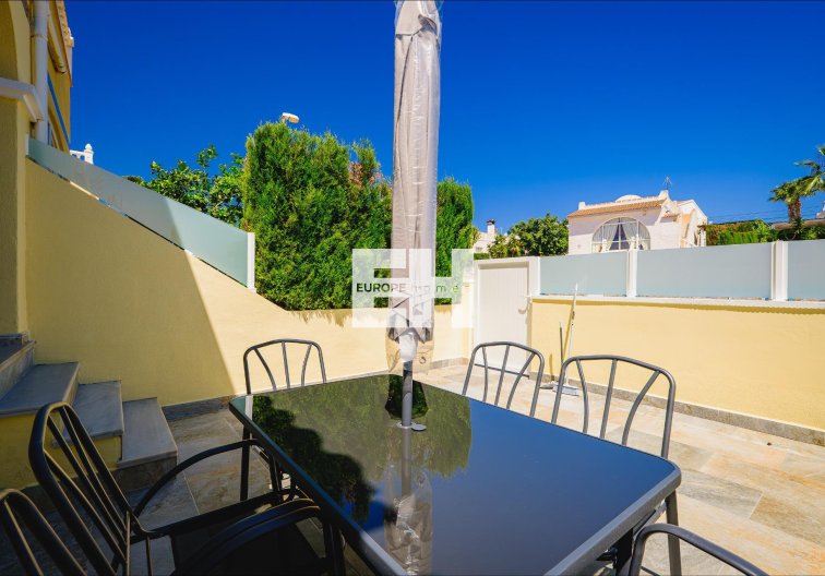 Herverkoop - town house - Orihuela Costa - Las Filipinas