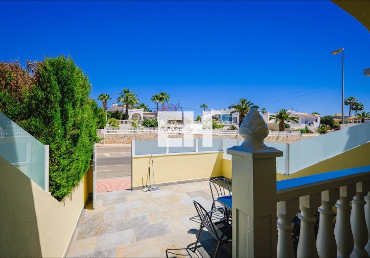 Herverkoop - town house - Orihuela Costa - Las Filipinas