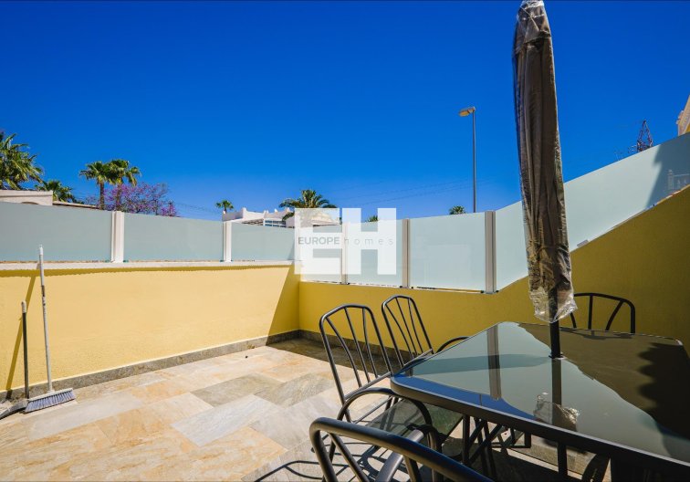 Herverkoop - town house - Orihuela Costa - Las Filipinas