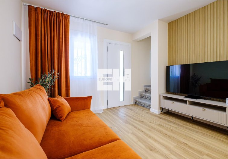 Herverkoop - town house - Orihuela Costa - Las Filipinas