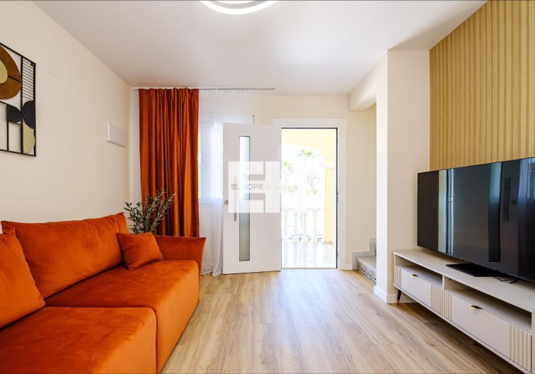 Herverkoop - town house - Orihuela Costa - Las Filipinas