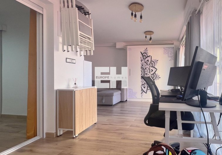 Resale - Apartment - Torrevieja - La Veleta