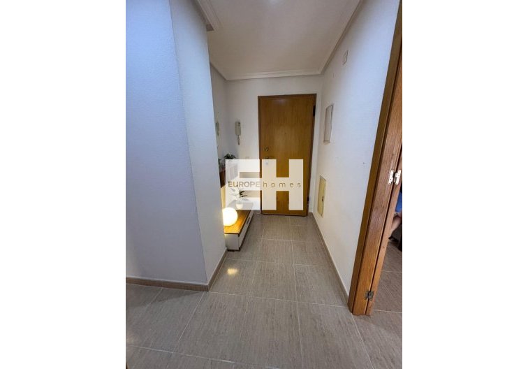 Segunda mano - Apartamento  - Torrevieja - Centro