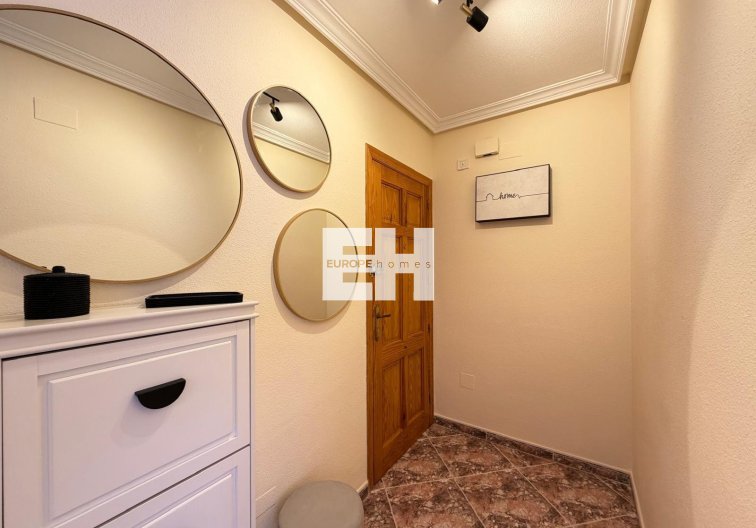 Resale - Apartment - Torrevieja - Playa de los Locos
