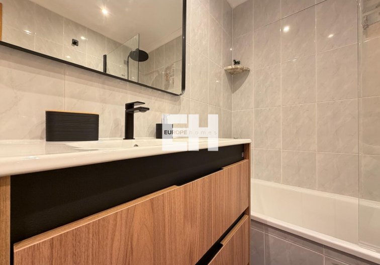 Resale - Apartment - Torrevieja - Playa de los Locos