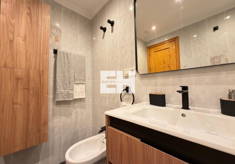Resale - Apartment - Torrevieja - Playa de los Locos