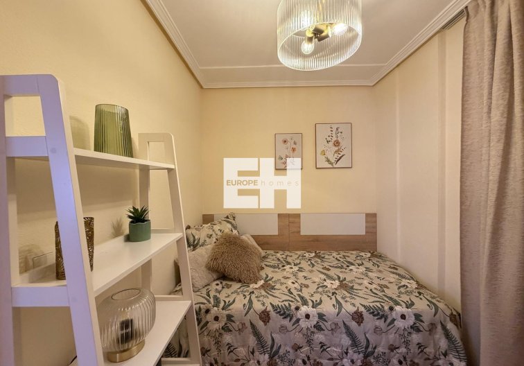 Resale - Apartment - Torrevieja - Playa de los Locos