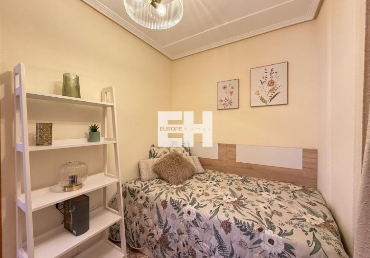 Resale - Apartment - Torrevieja - Playa de los Locos