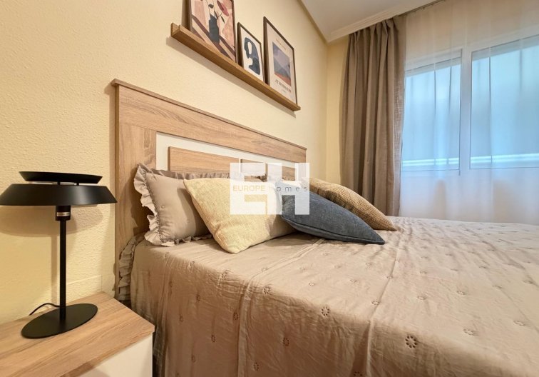 Resale - Apartment - Torrevieja - Playa de los Locos