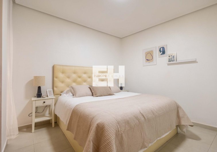 Resale - Apartment - Torrevieja - Las Calas