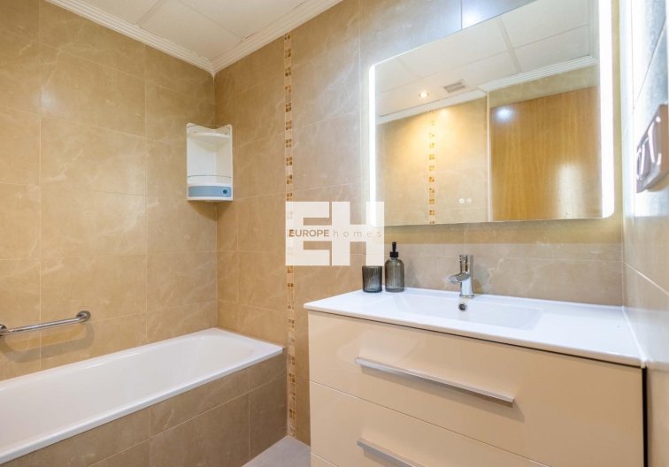 Resale - Apartment - Torrevieja - Las Calas