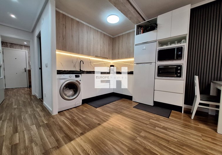 Resale - Apartment - Torrevieja - Centro