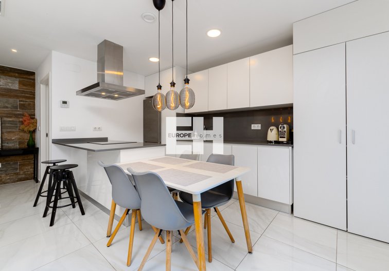 Herverkoop - town house - Villamartin - Costa Blanca