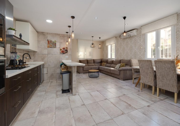 Resale - town house - Torrevieja - Centro