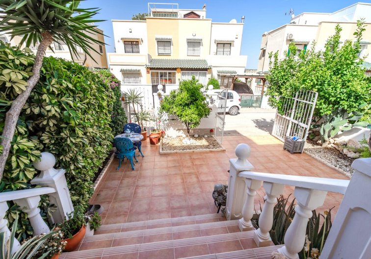 Segunda mano - Semi Detached - Los Altos - Res Valle de los pinos