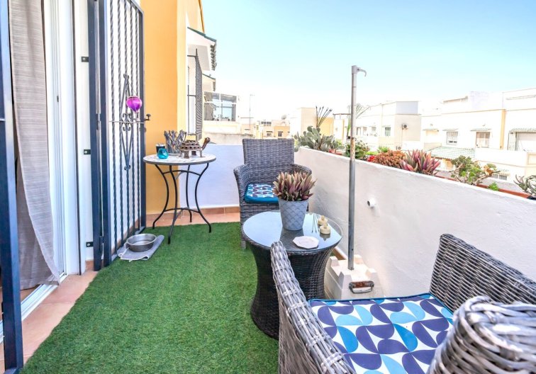 Segunda mano - Semi Detached - Los Altos - Res Valle de los pinos