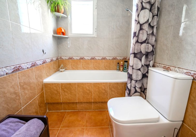 Segunda mano - Semi Detached - Los Altos - Res Valle de los pinos