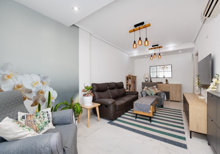 Segunda mano - town house - Torrevieja - Aguas Nuevas