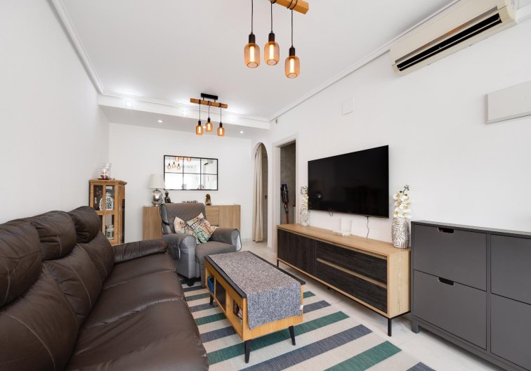 Segunda mano - town house - Torrevieja - Aguas Nuevas