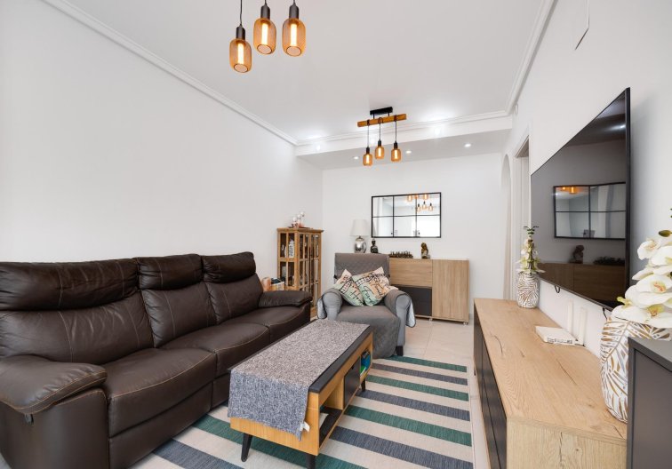 Segunda mano - town house - Torrevieja - Aguas Nuevas