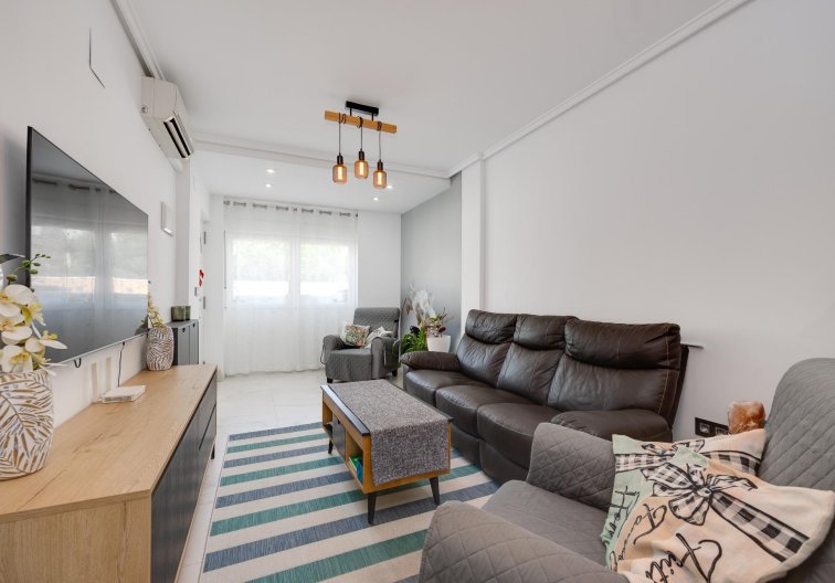 Segunda mano - town house - Torrevieja - Aguas Nuevas