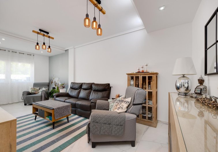 Segunda mano - town house - Torrevieja - Aguas Nuevas
