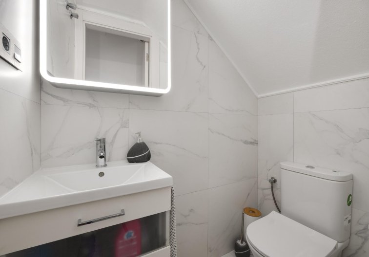 Segunda mano - town house - Torrevieja - Aguas Nuevas