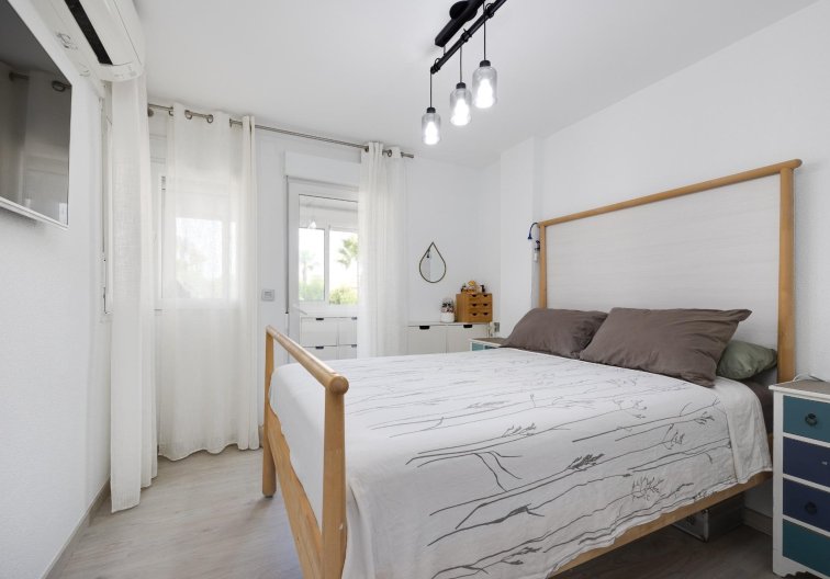 Segunda mano - town house - Torrevieja - Aguas Nuevas