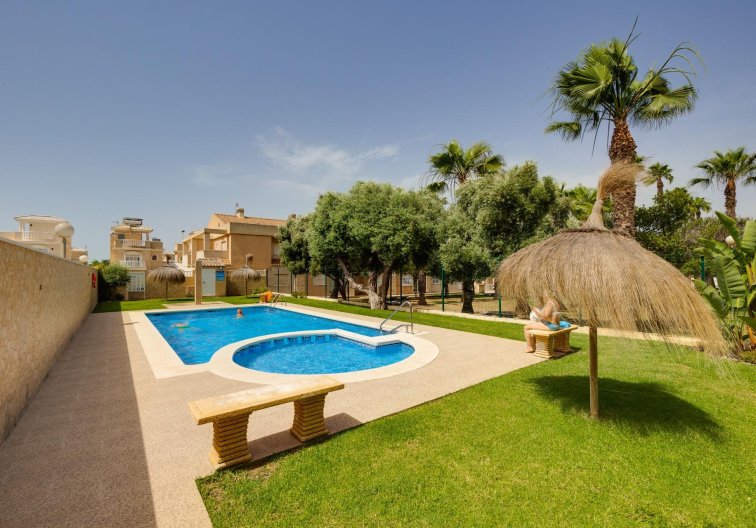 Segunda mano - town house - Torrevieja - Aguas Nuevas
