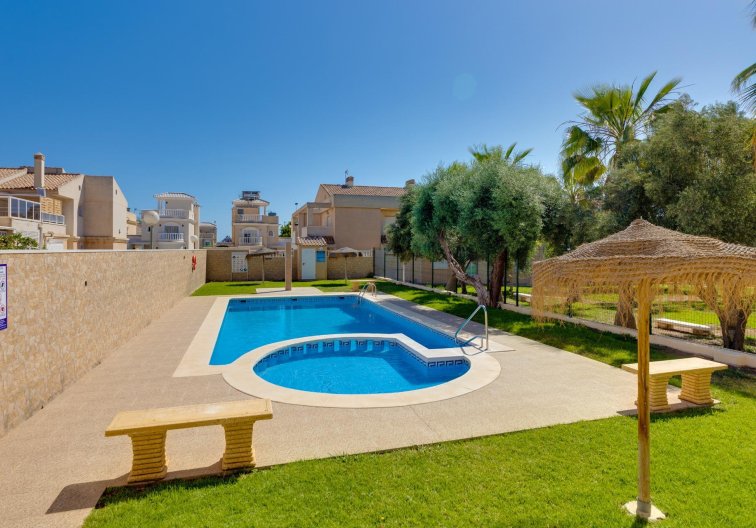 Segunda mano - town house - Torrevieja - Aguas Nuevas