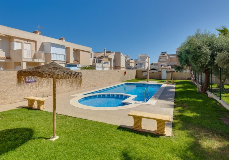 Segunda mano - town house - Torrevieja - Aguas Nuevas
