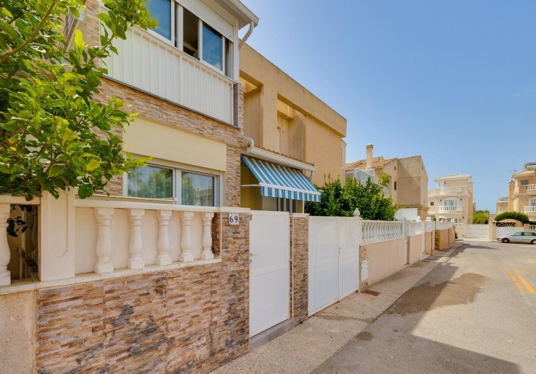 Segunda mano - town house - Torrevieja - Aguas Nuevas