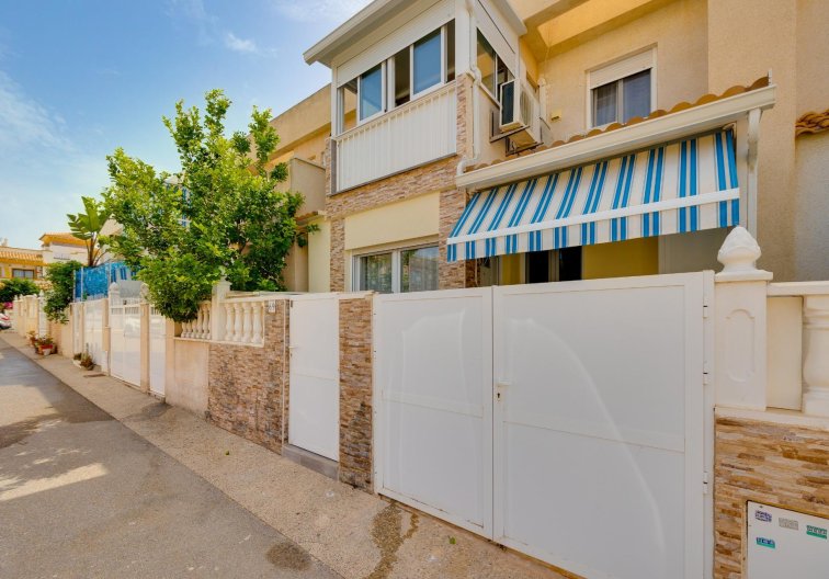 Segunda mano - town house - Torrevieja - Aguas Nuevas