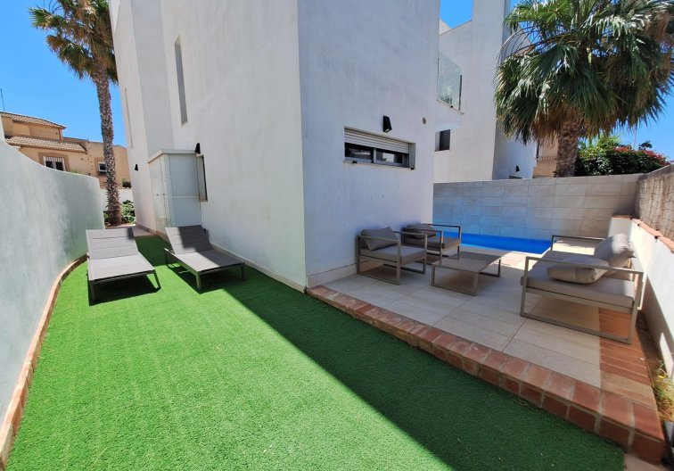 Herverkoop - villa - Torrevieja - Los Frutales