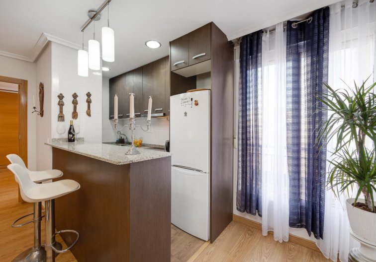 Segunda mano - Apartamento  - Torrevieja - Centro