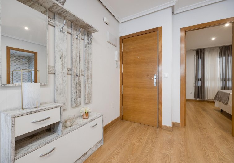 Segunda mano - Apartamento  - Torrevieja - Centro