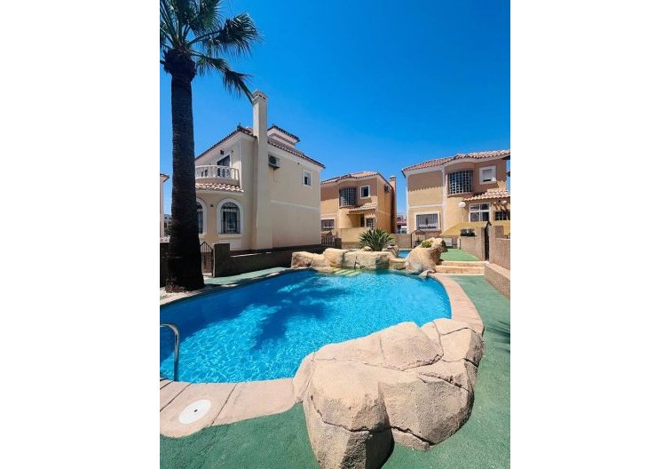 Resale - villa - Villamartin - Costa Blanca