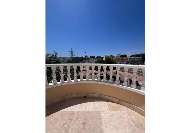 Resale - villa - Villamartin - Costa Blanca